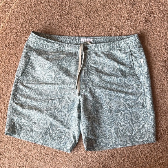 Onia Calder Swim Trunks Green Floral Burst Pattern Shorts - Picture 1 of 9